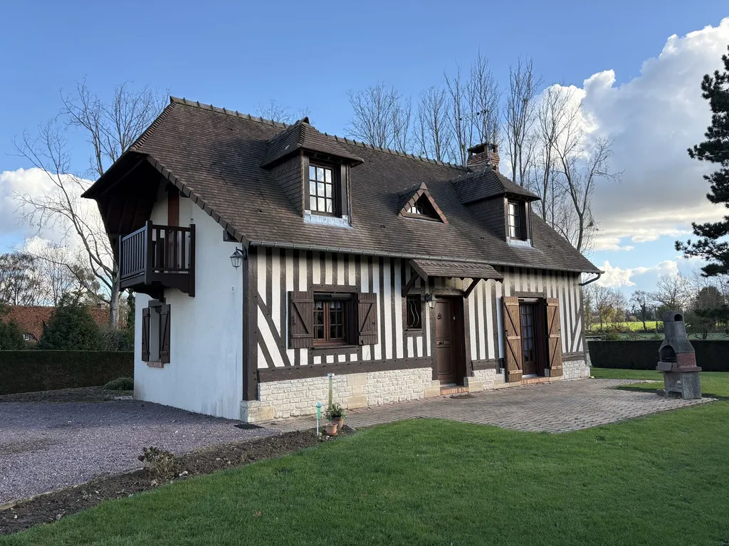 Maison Néo-normande en colombages, nichée dans un environnement paisible, idéalement située entre Cormeilles (27260) et Brionne (27800)