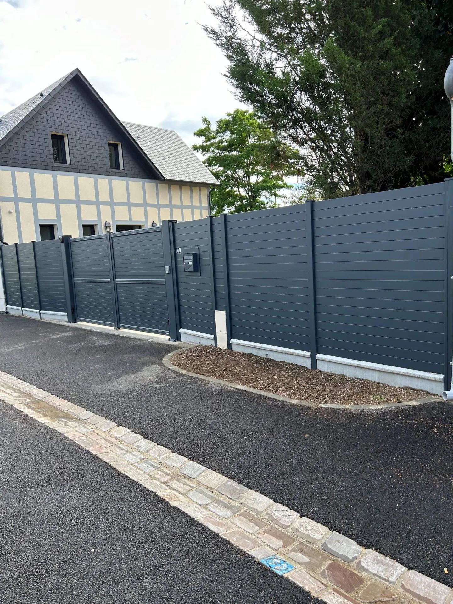 Pose de clôture Aluminium occultante à Beuzeville 27