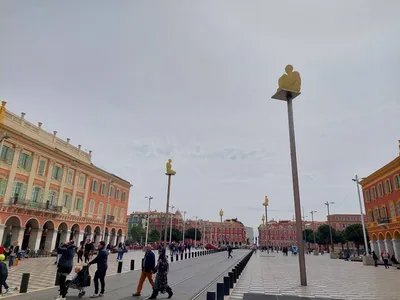Chronique de la semaine 37 : Les 7 statues de Jaume Plensa sur la place Massena