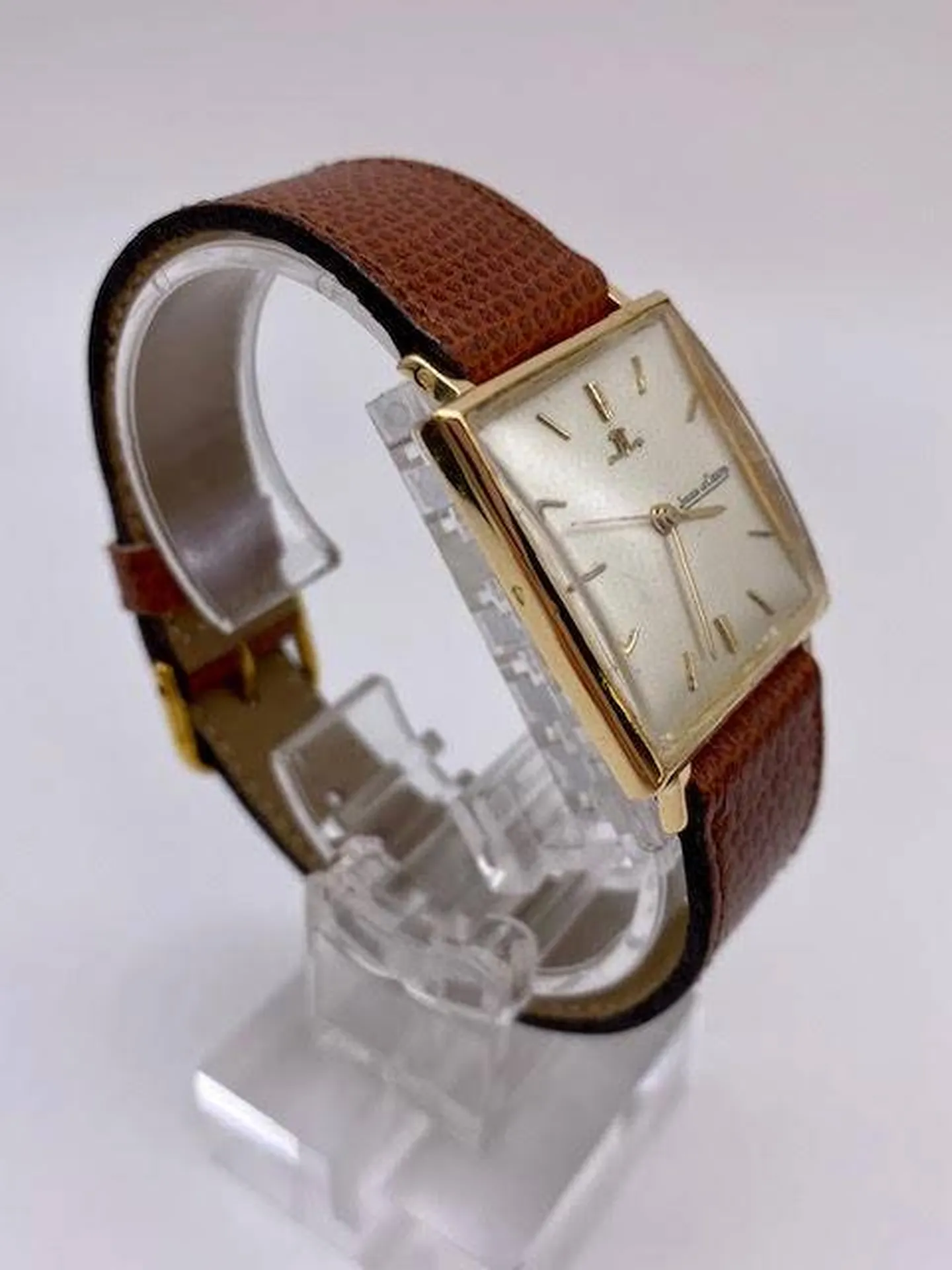 Or Ligne Présente : Une Montre Jaeger-LeCoultre des Années 60 à Ne Pas Manquer