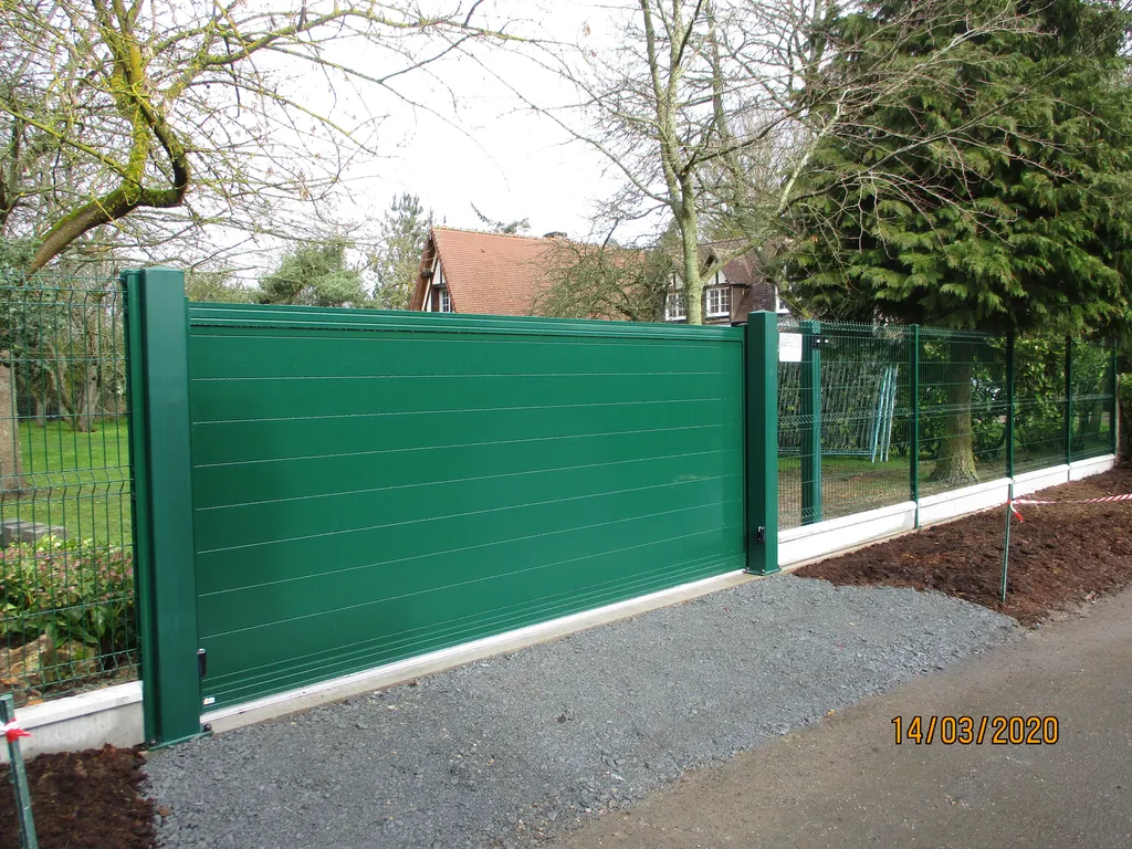 Installation de Portail en Aluminium Coulissant Motorisé pour l'Accès Résidentiel au Havre et son Agglomération en Seine-Maritime 76