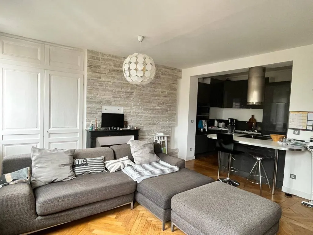 Situé au 2ème étage