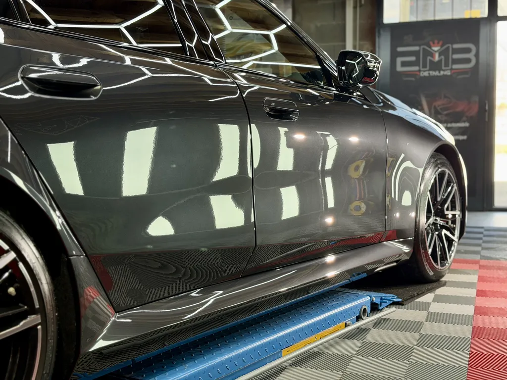 Protection PPF et traitement céramique sur une BMW M5 Touring près de Lyon chez EMB Detailing
