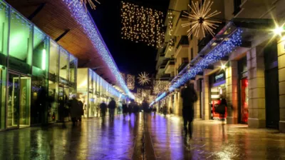 Shopping aux Allées Provençales à Aix-en-Provence : À 20 Minutes de Thecamp Hotel avec Parkings et Bornes Électriques