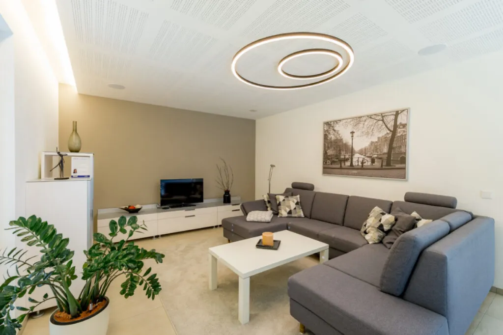 salon séjour connecté intelligent avec éclairages et sons ambiances à sainte-maxime