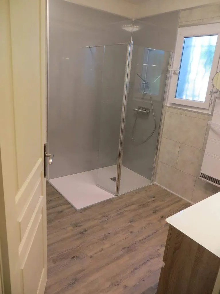 Artisan installateur douche à l'italienne senior à roubaix