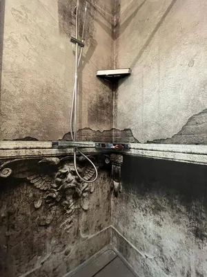 colonne de couche avec étagères d'angle