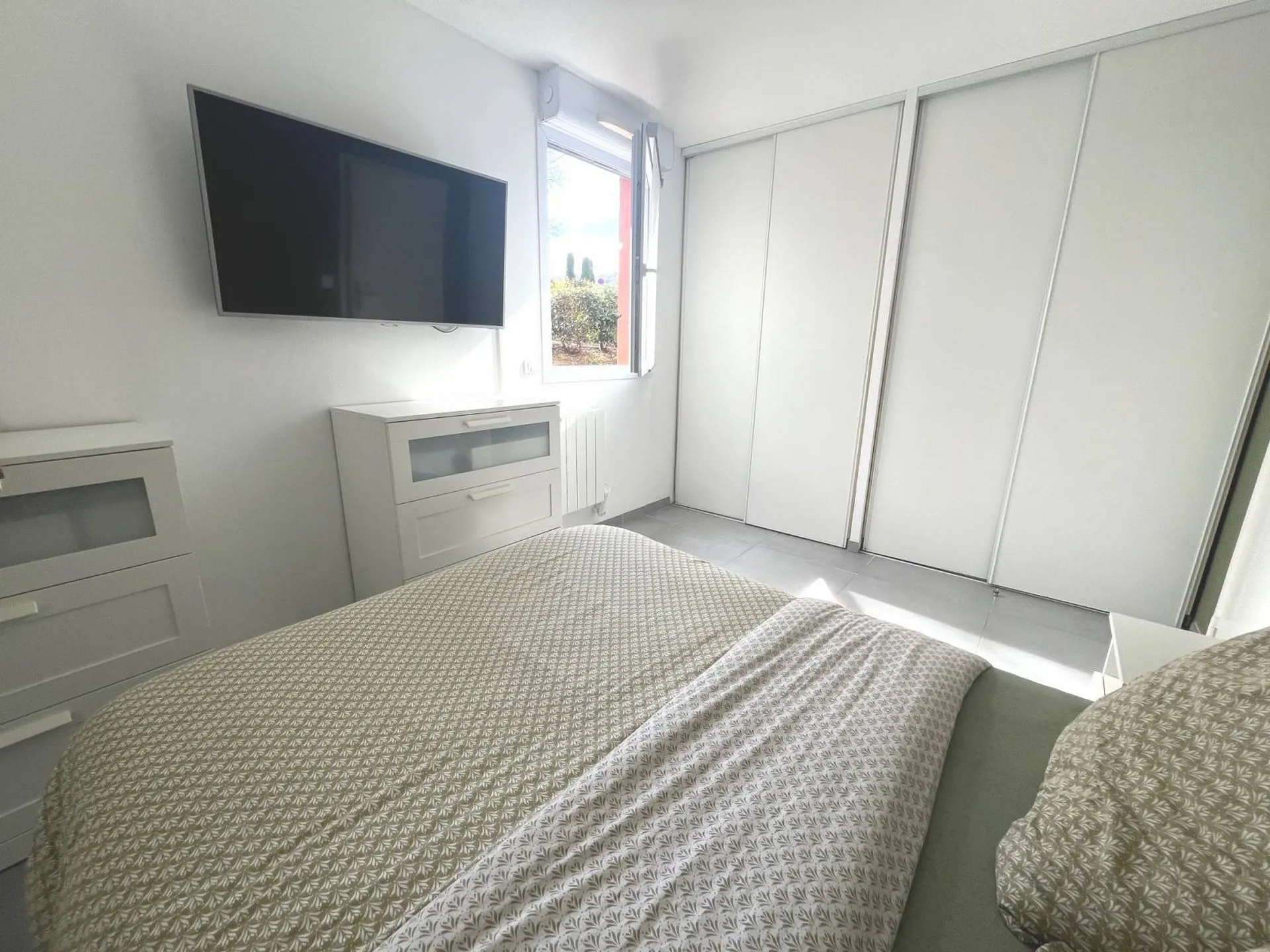 A vendre appartement Type 2 Roquefort la Bedoule dans le village, en rez-de-chaussée, terrasse et garage