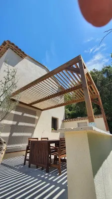Persiennes et couverture de pergola en bois proche de Sainte-Maxime dans le Var 83