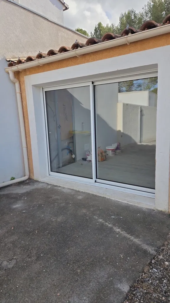 Mise en place d’une baie coulissante avec bloc baie sur la Côte Bleue