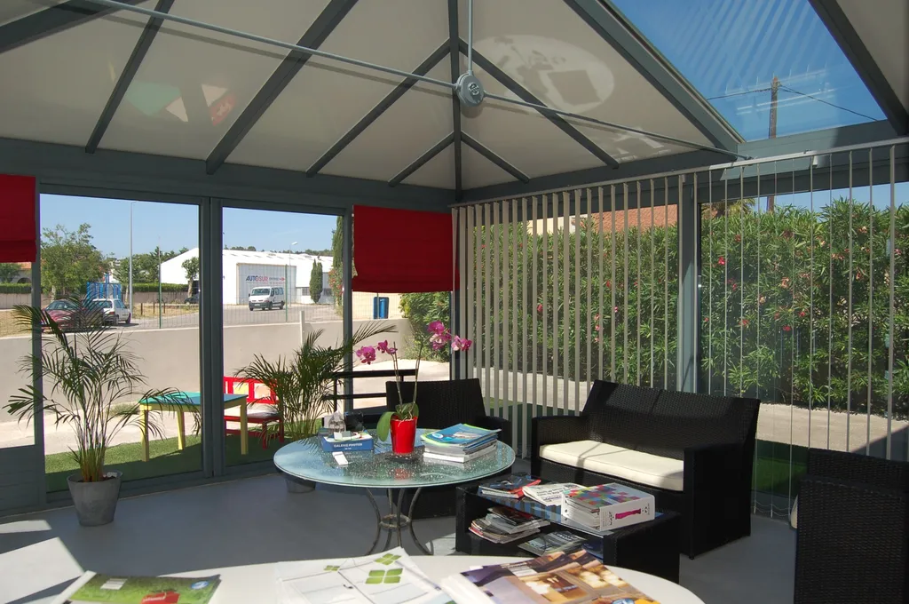Véranda ou pièce a vivre avec toiture isolante et verre