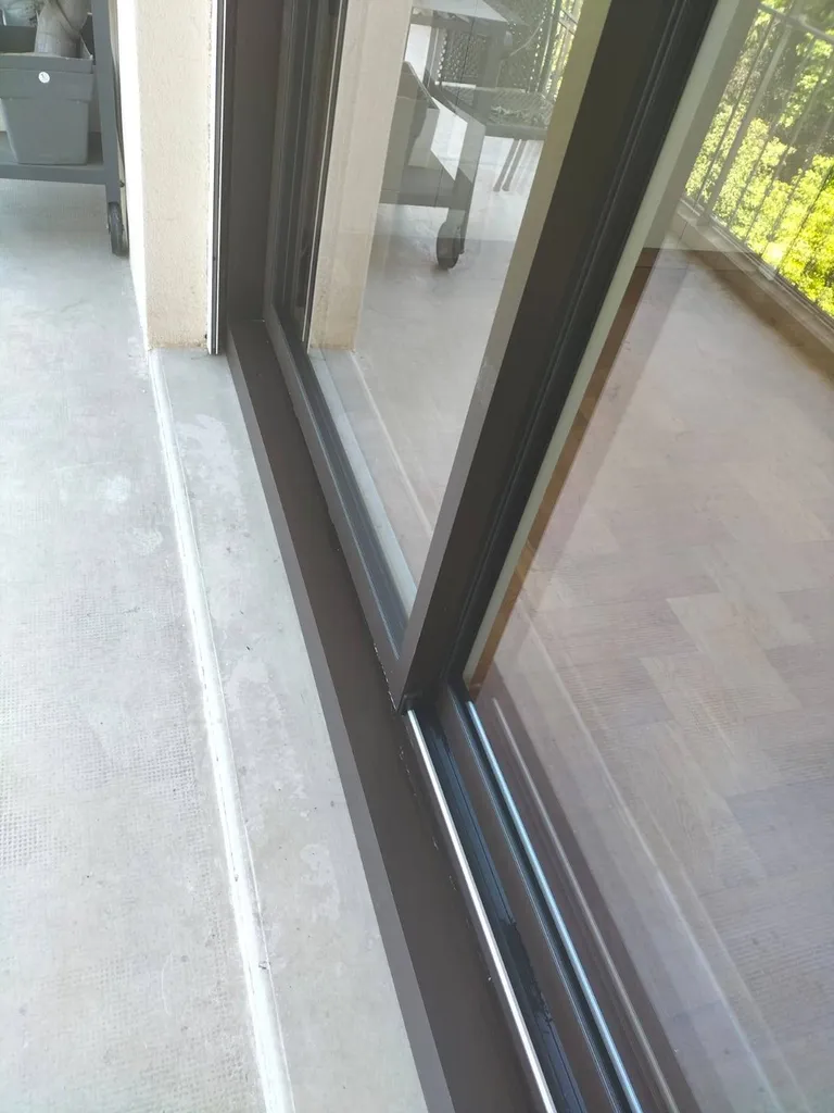 Installation de menuiseries en aluminum double vitrage à Vaise, Lyon 69009