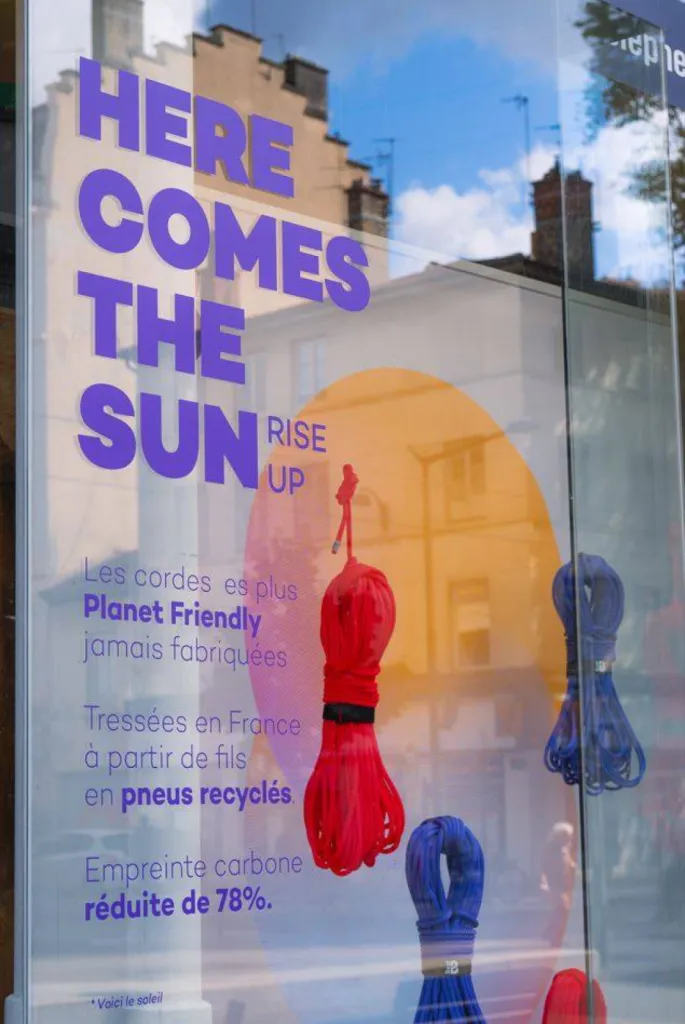 Notre zone d'activité pour ce serviceCréation d'un kakémono personnalisé et percutant pour une entreprise à Lyon 69 Rhône-Alpes