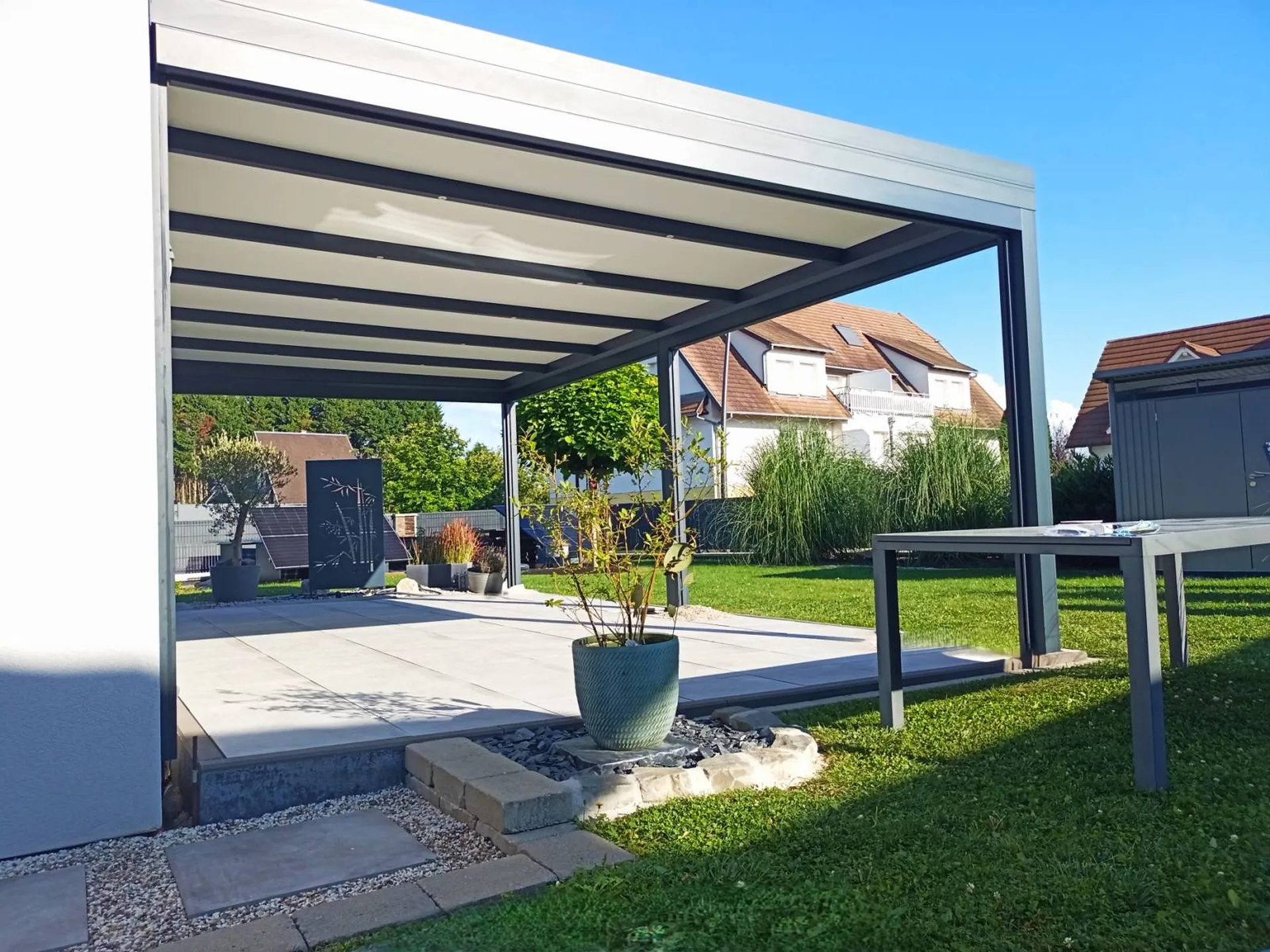 Pergola à toit fixe