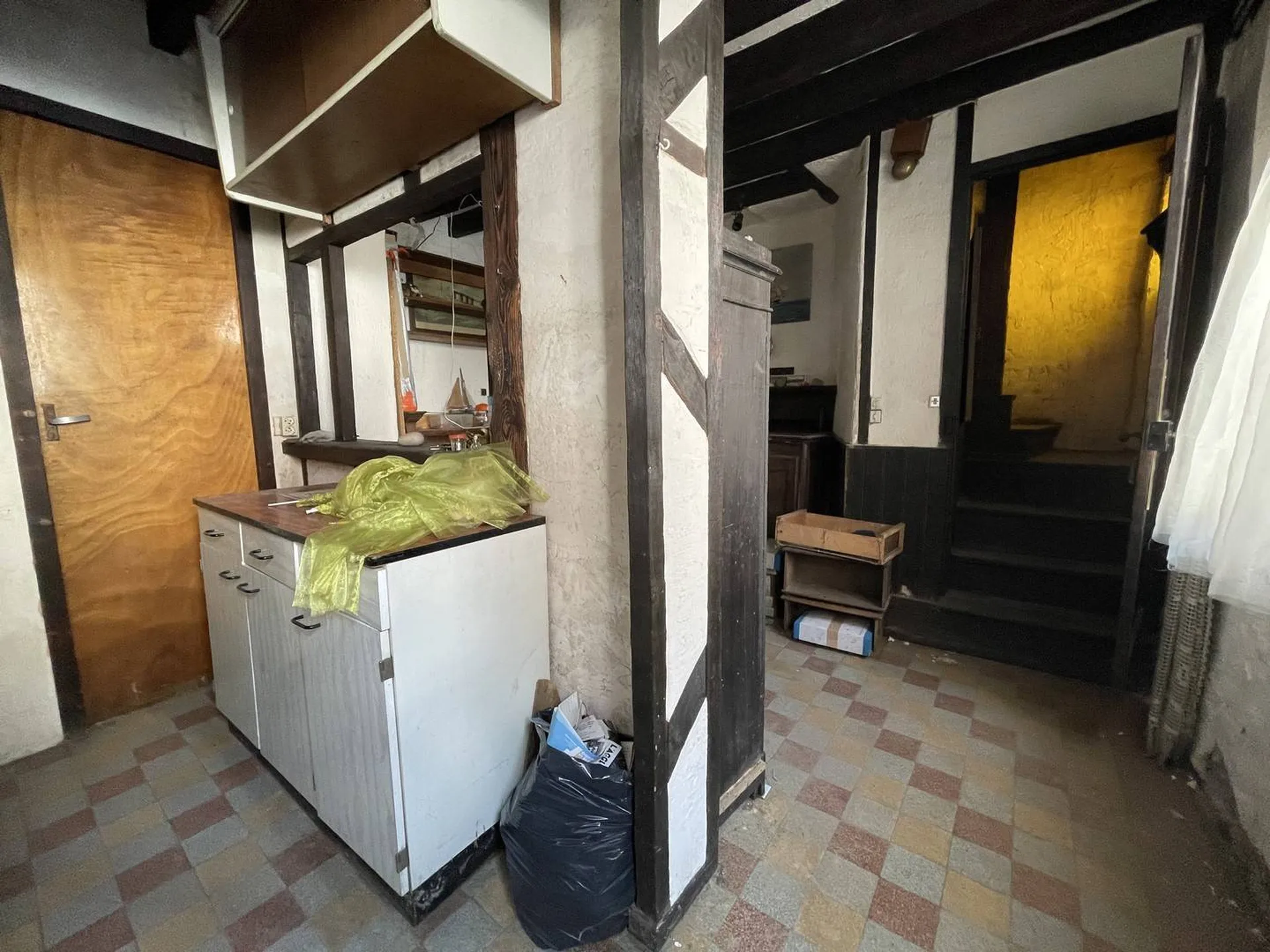 VENDU Maison de pêcheur en pierre et silex, mitoyenne et à rénover, d'environ 60m² sur 3 niveaux.  proche centre ville de Dieppe