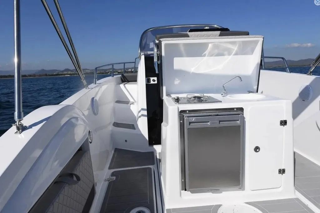 Sun-deck avec cabine à vendre neuf à La Martinique