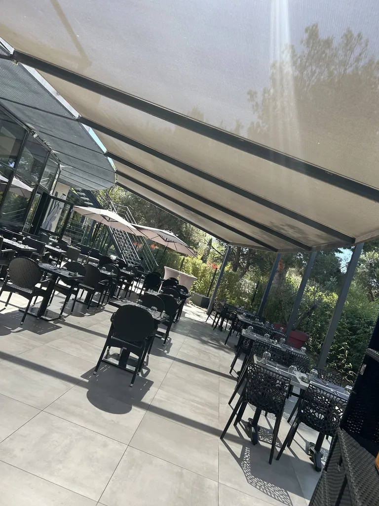 Pour vos événements professionnels ou privés privatiser une partie du restaurant, sa terrasse ou l'ensemble de notre établissement sur Istres