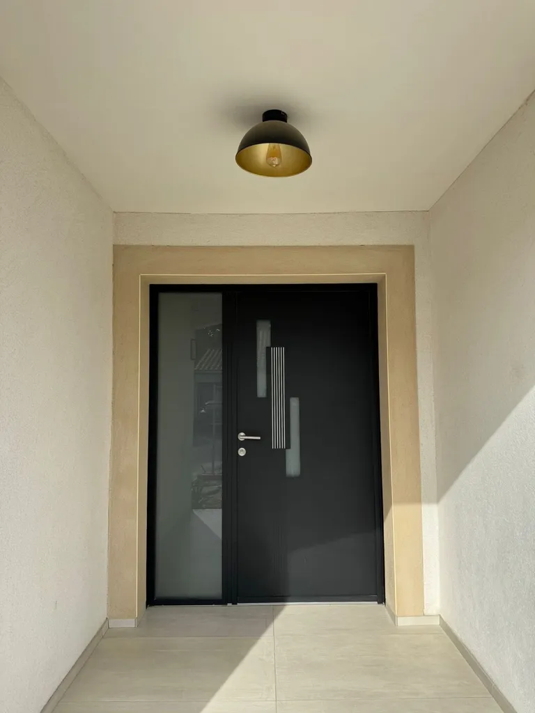 Rénovation d’Exception : La Porte d’Entrée KLine Modèle Jazzy à Saint Mitre les Remparts