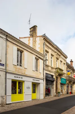 Aménagement intérieur & identité visuelle d'un salon de thé à Blanquefort proche Taillan-Médoc