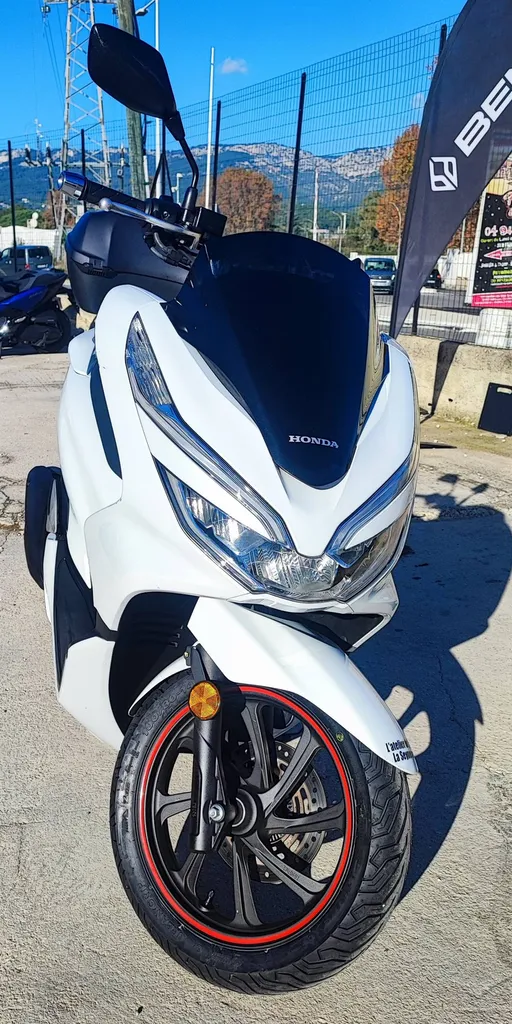 HONDA PCX 125 DU 09/2018 AVEC 26000 KM.