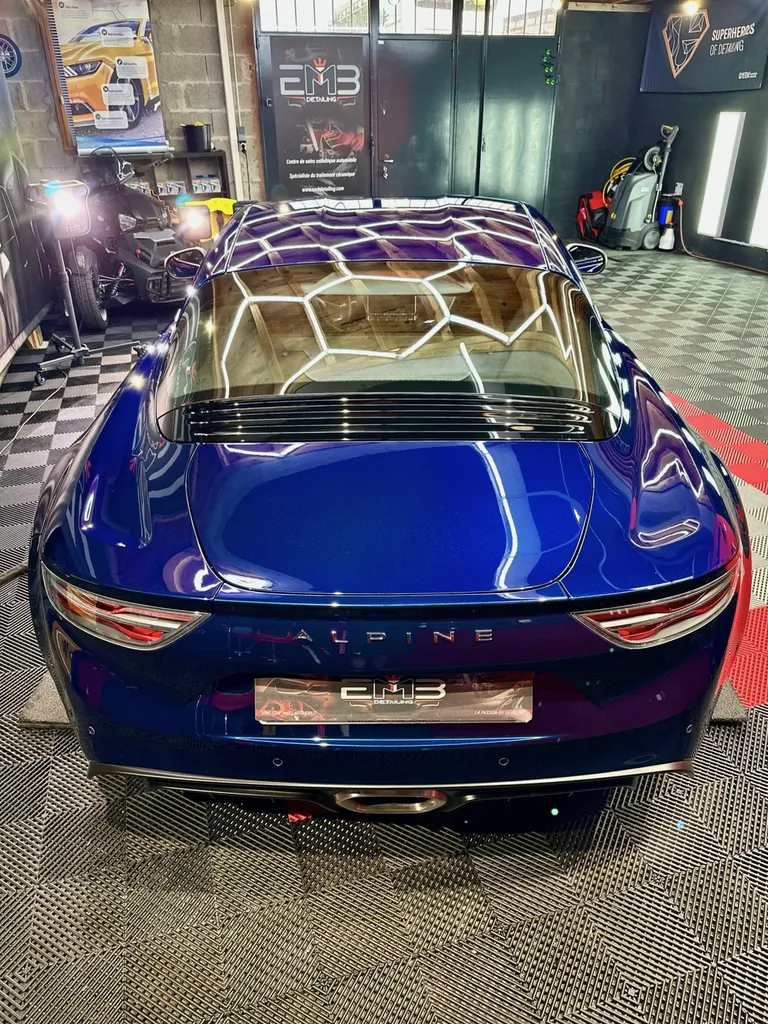 Traitement céramique chez EMB DETAILING protection carosserie spécialiste Alpine A110 sur Lyon