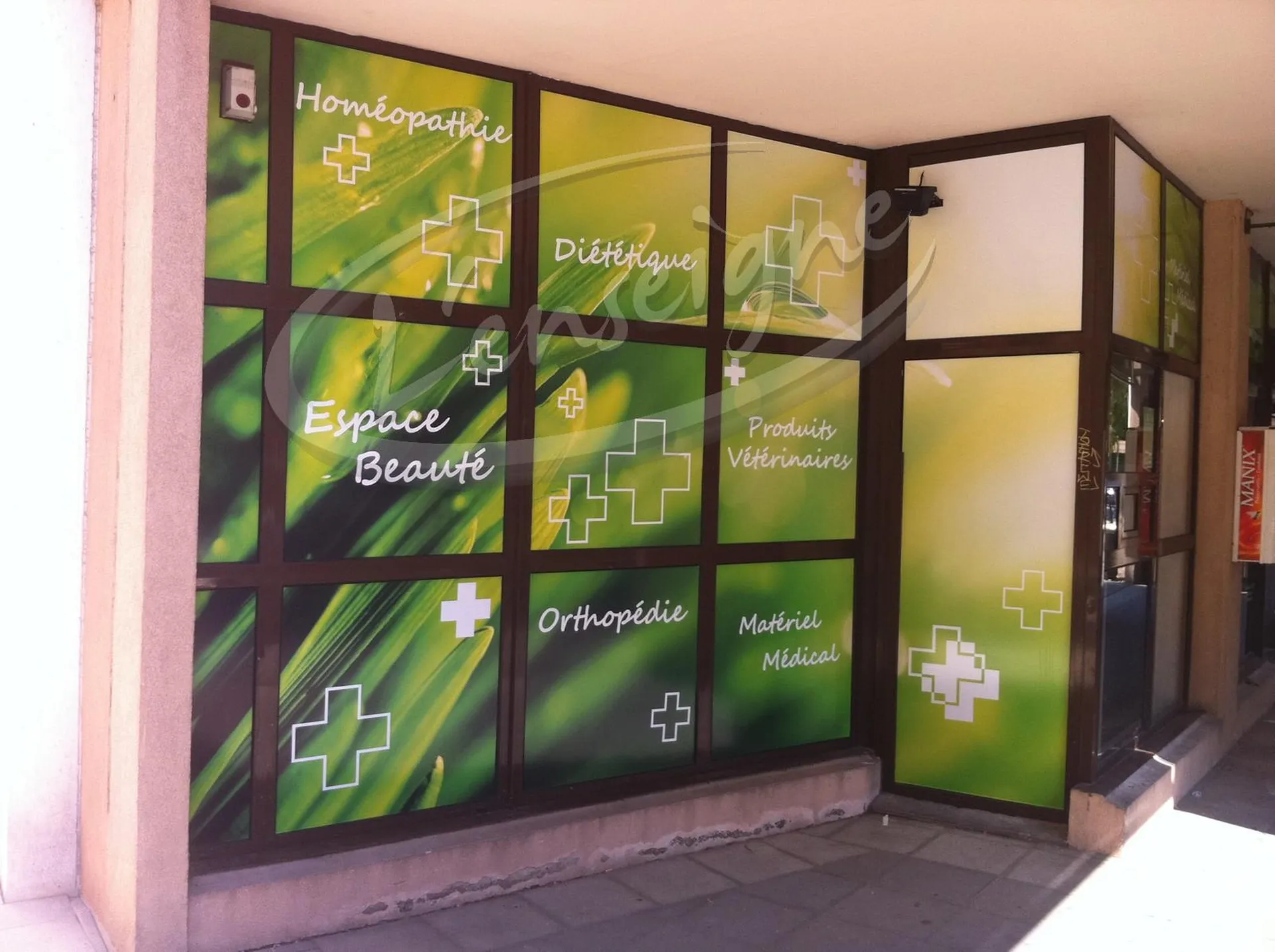 Adhésif numérique devanture pharmacie 