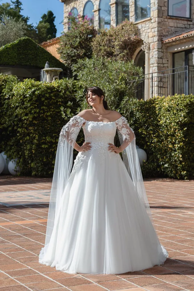 Robe de mariée grande taille avec manches longues à Marseille