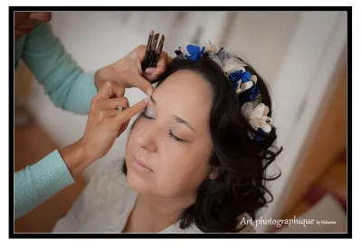 Vivez un mariage inoubliable dans un manoir élégant sur le thème bleu roi, raffinement garanti en Nomandie !