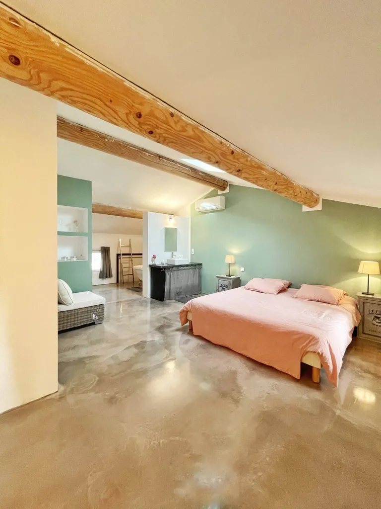 aux portes du Ventoux, élégante maison de ville du XIXème siècle entièrement rénovée    