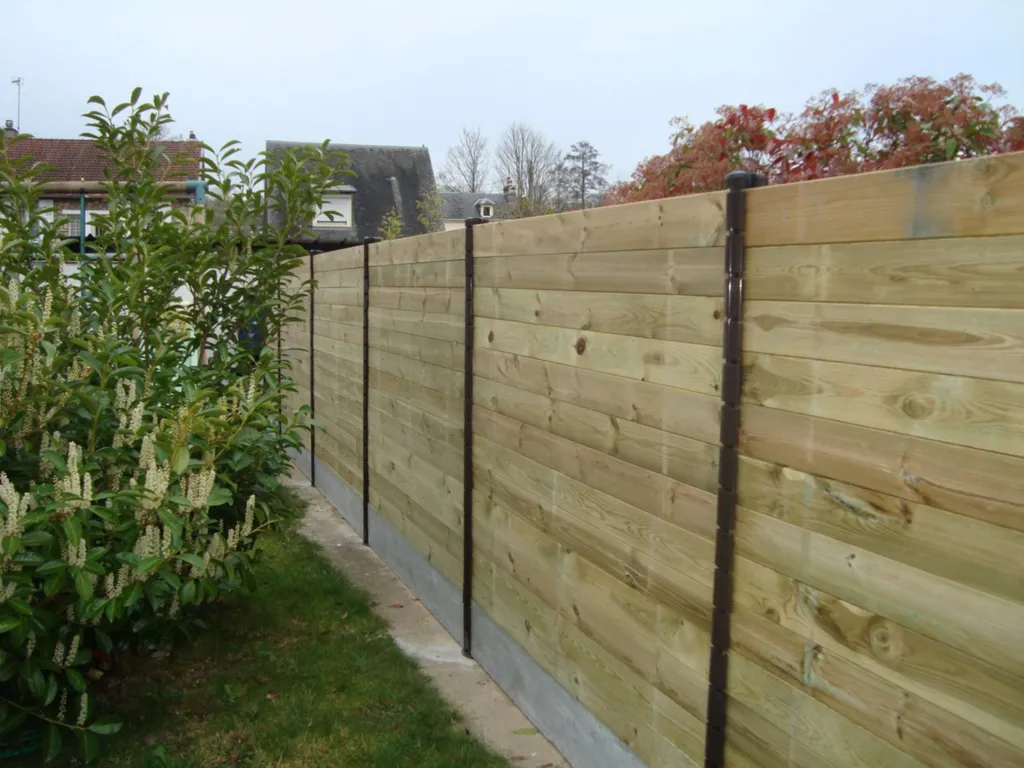 Pose de clôture bois occultante à Bernay 27