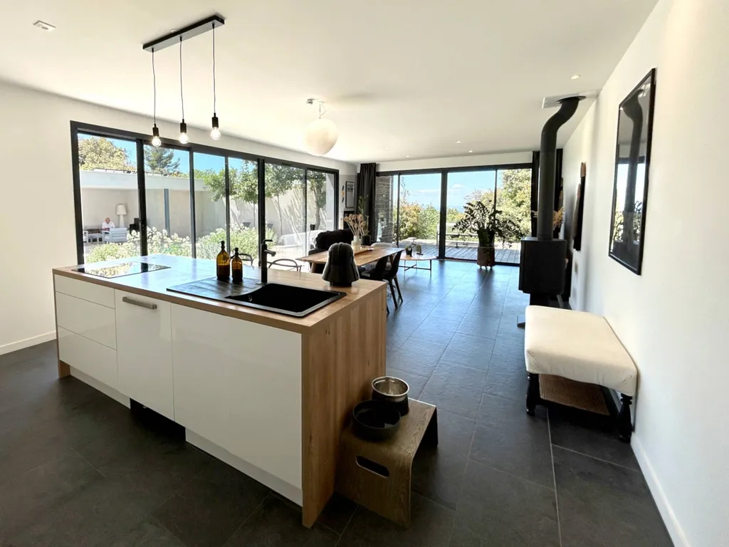 VENASQUE : Maison d'architecte avec vue panoramique   