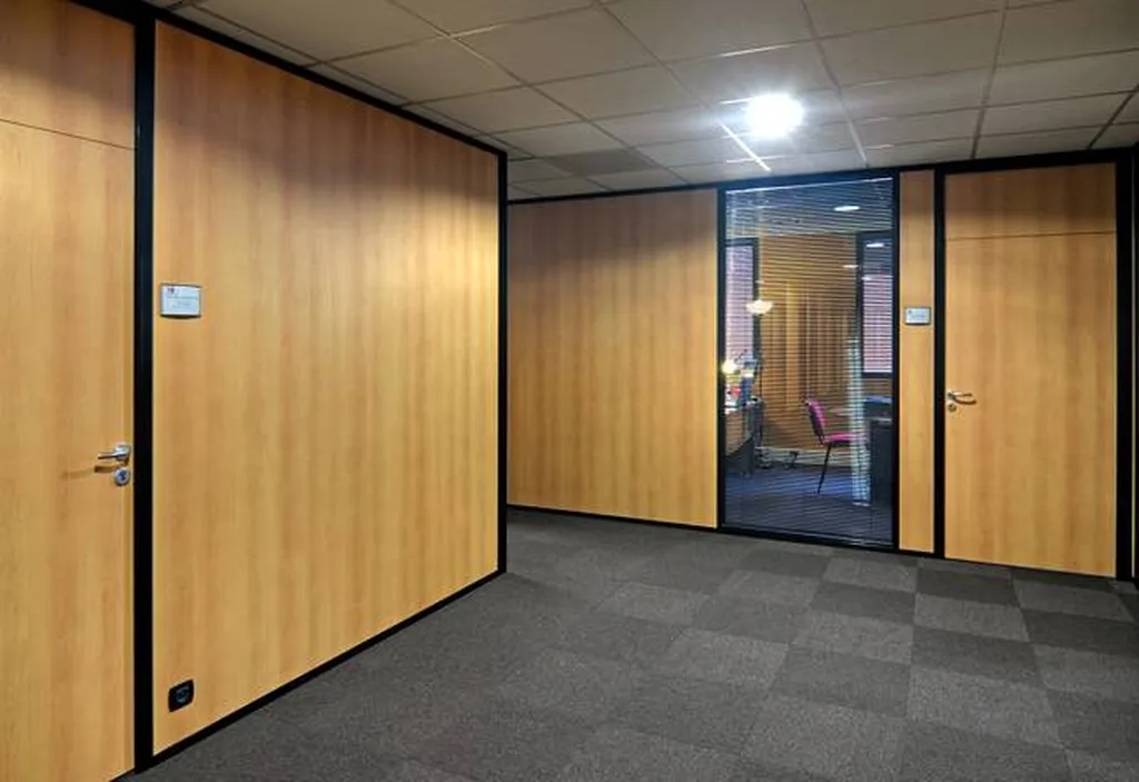 Cloisons amovibles pleines à ossature aluminium à Aix en Provence