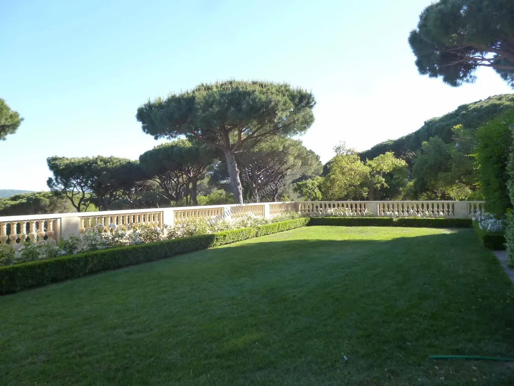 Création d'une balustrade en pierre du Gard