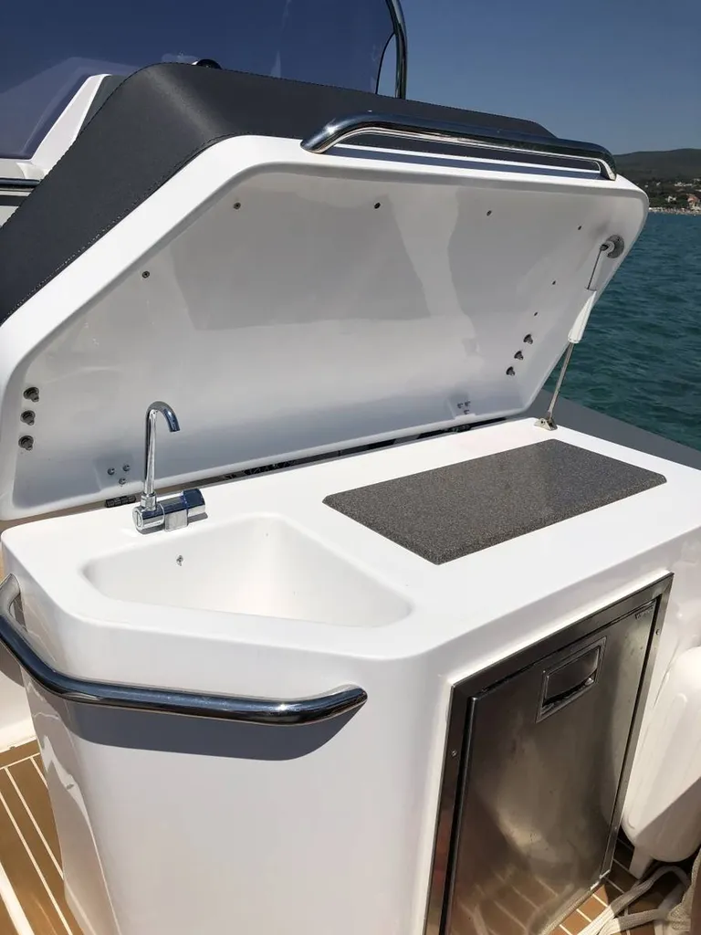 Bateau pneumatique soleil 20 pour 14 personnes à vendre à la Martinique