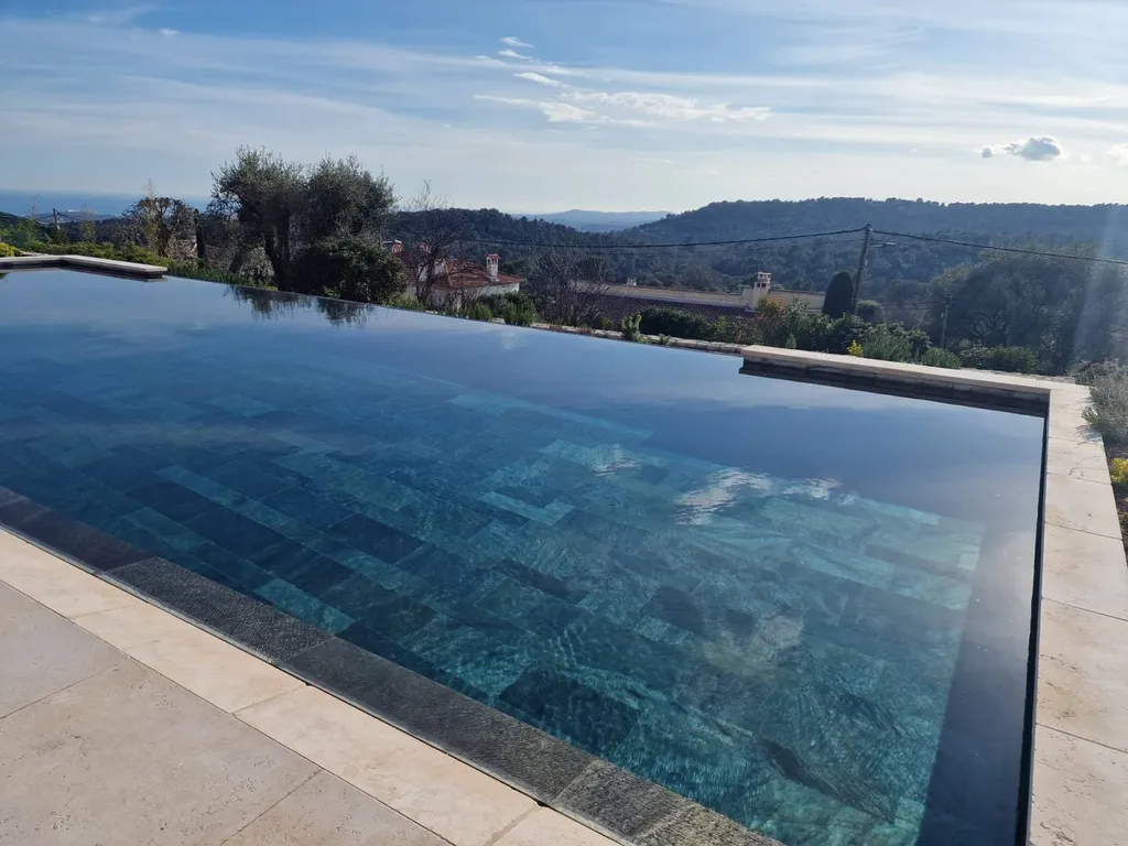 Esprit Balinais - une piscine paradisiaque