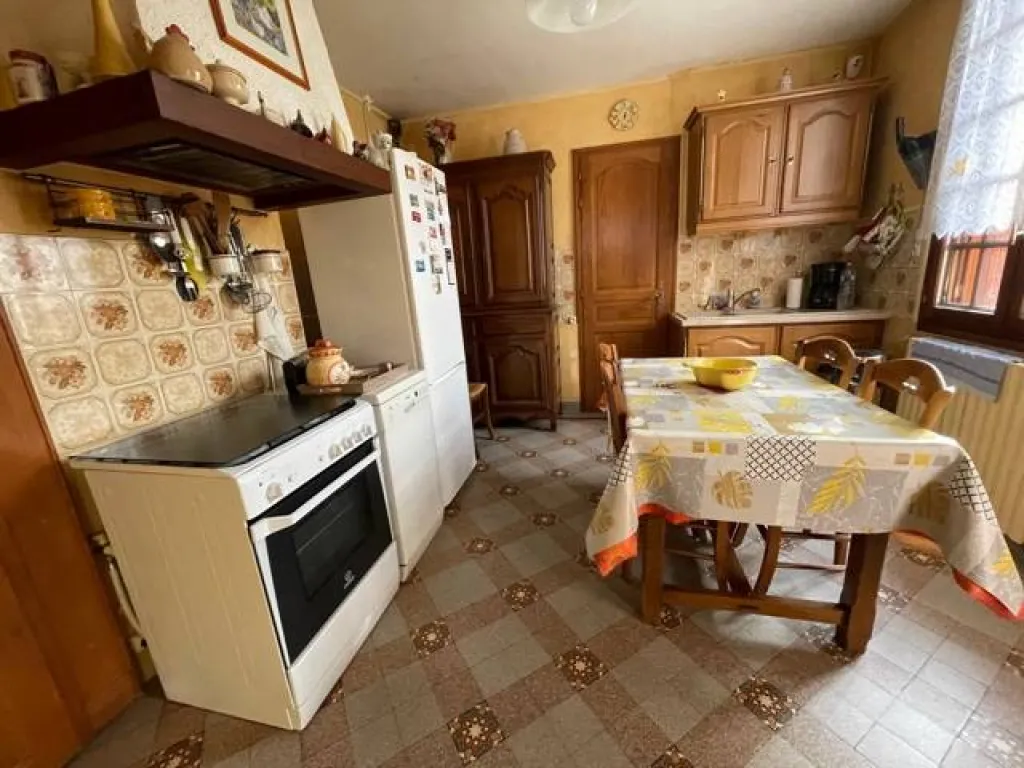 A acheter maison de ville en brique de 75m² avec garage et petit atelier sur 400m² sur la commune de CAUDEBEC LES ELBEUF 76320