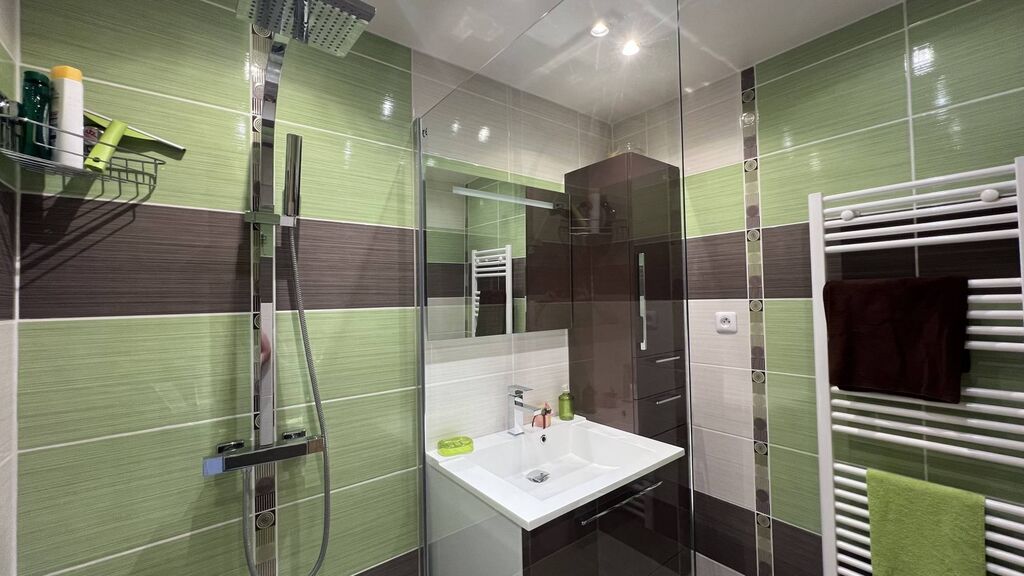 SOUS OFFRE Charmante maison avec extérieur – Plage et port à 5 min !