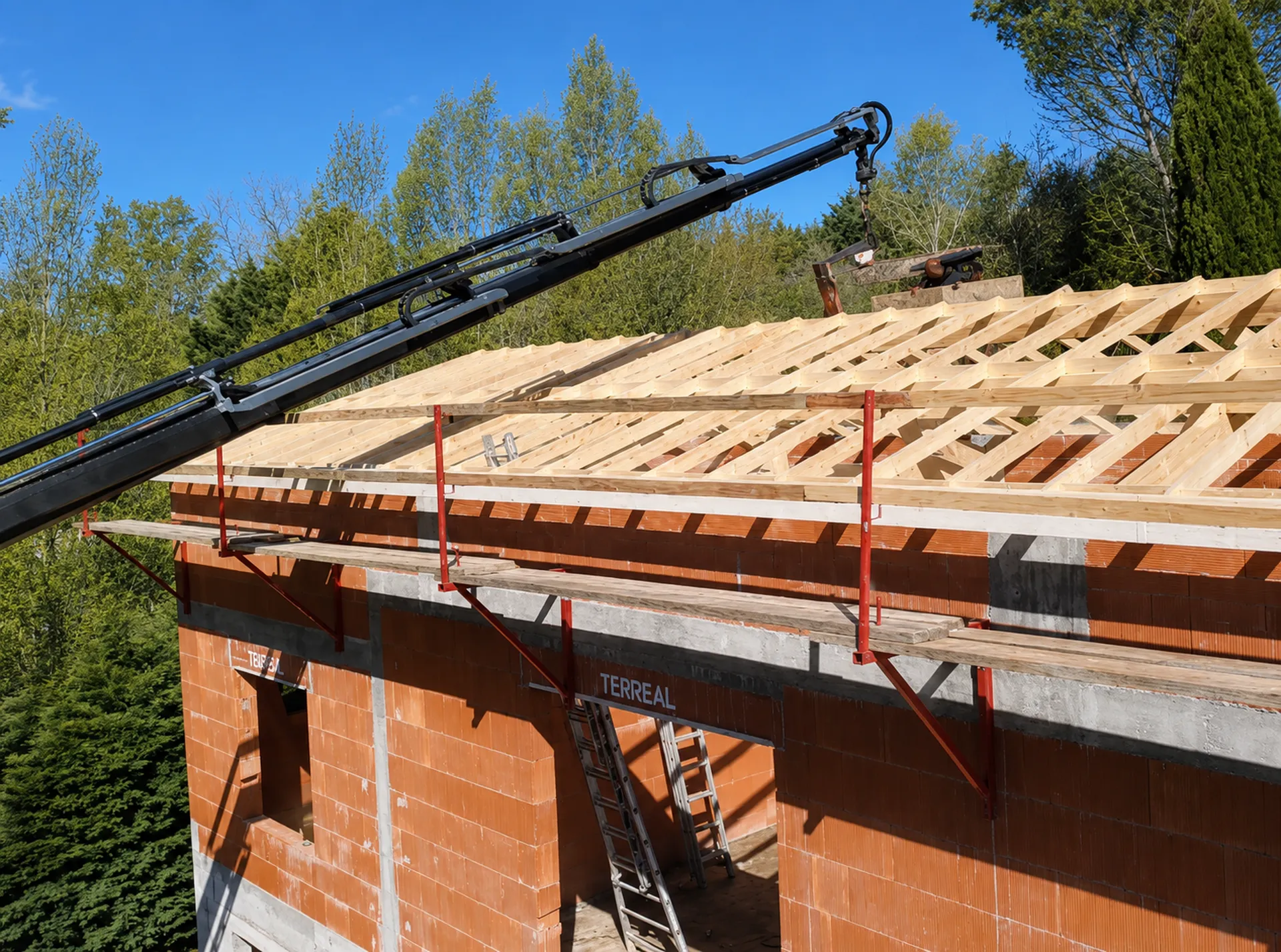 Charpentier pour rénovation de charpente bois et extension de maison en ossature bois dans le Sud Toulousain