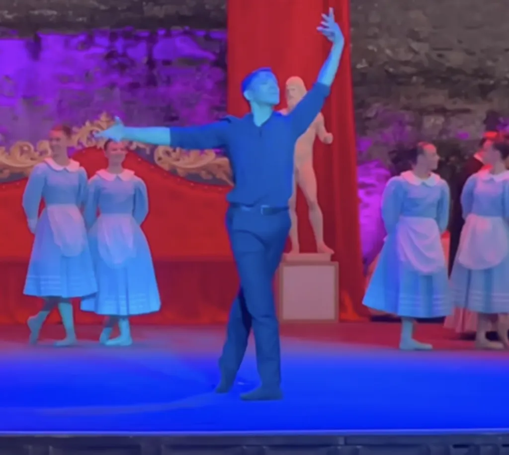 Le danseur et Chorégraphe Guillaume Bordier danse la Traviata à 55ans. 