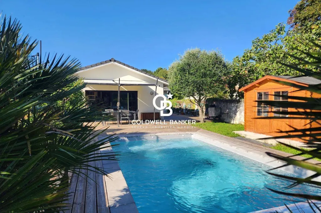 Maison à vendre à Pessac - contemporaine avec piscine et terrasse de 110 m²