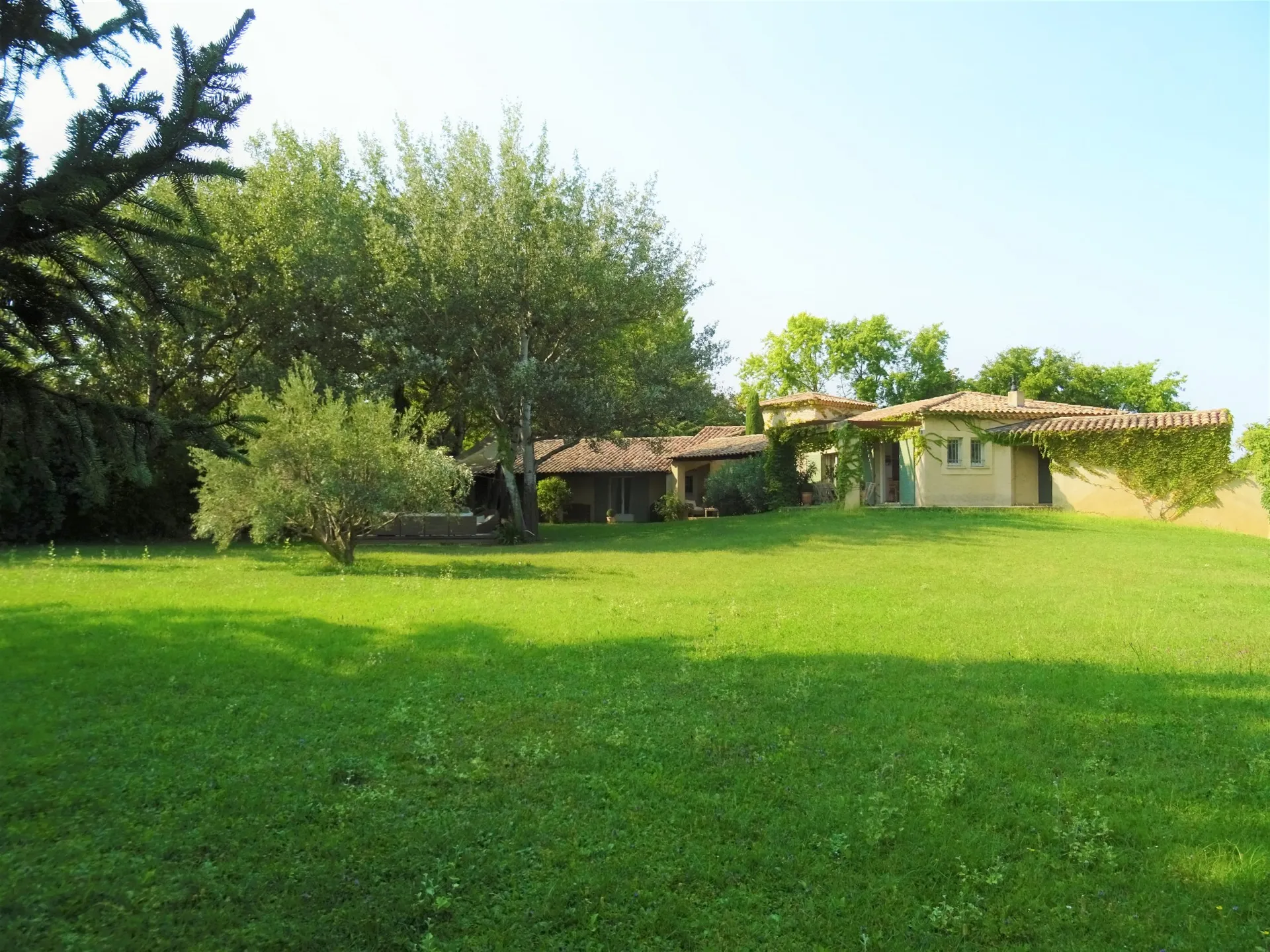 Avignon - Belle maison de plain-pied dans un écrin de verdure   