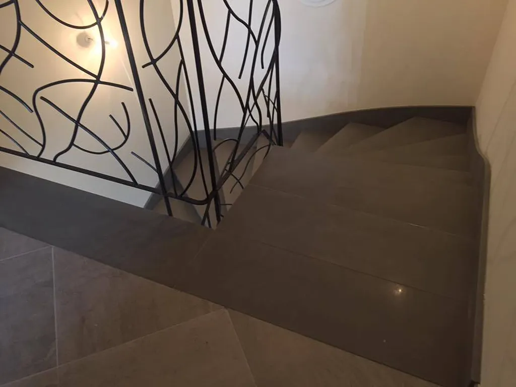 Escalier en placage Piétra Séréna