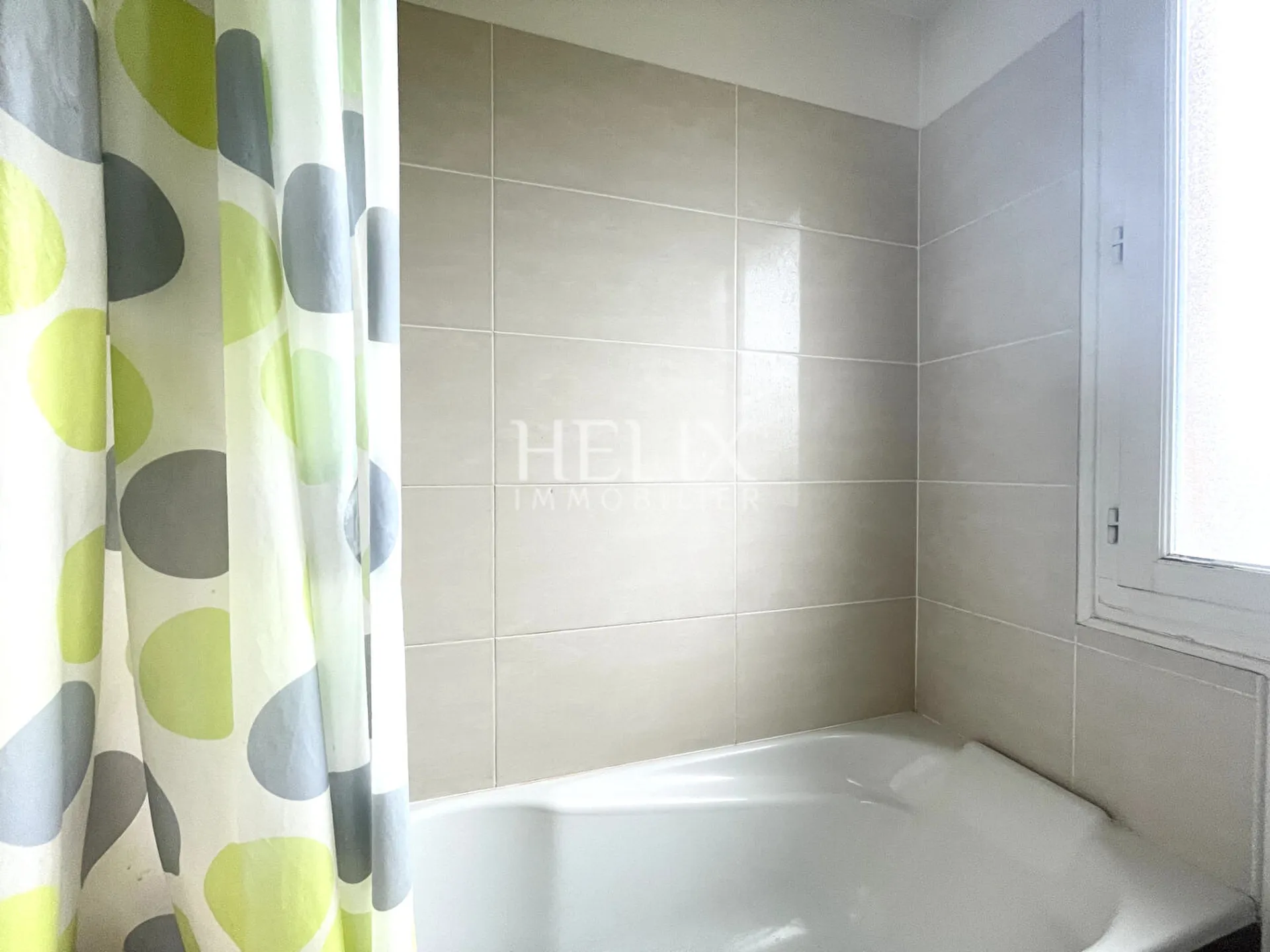 Magnifique appartement meublé traversant 3 chambres, 3 balcons, box, résidence de standing avec ascenseur et gardien, vue sur le parc du Château de Saint-Germain-en-Laye