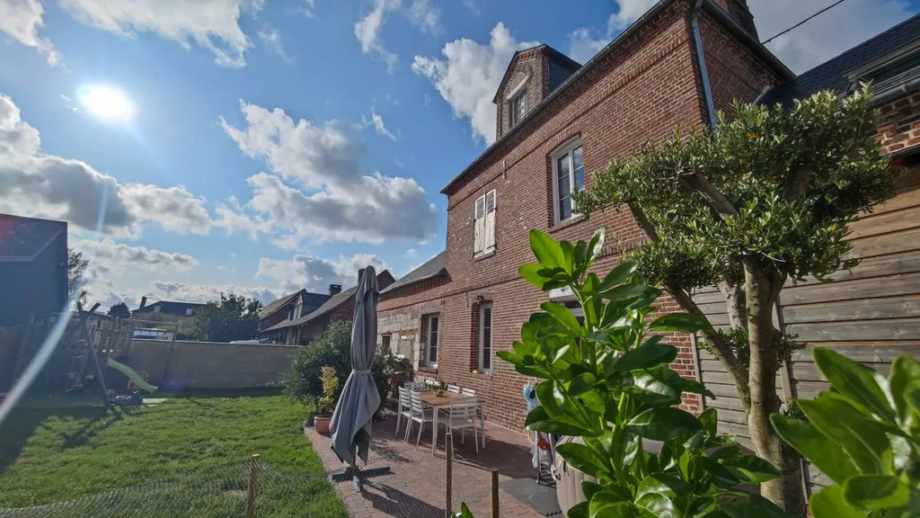 Maison de caractère entièrement rénovée de 147 m² avec jardin, située à 30 minutes de la mer de Dieppe, en Seine-Maritime (76)