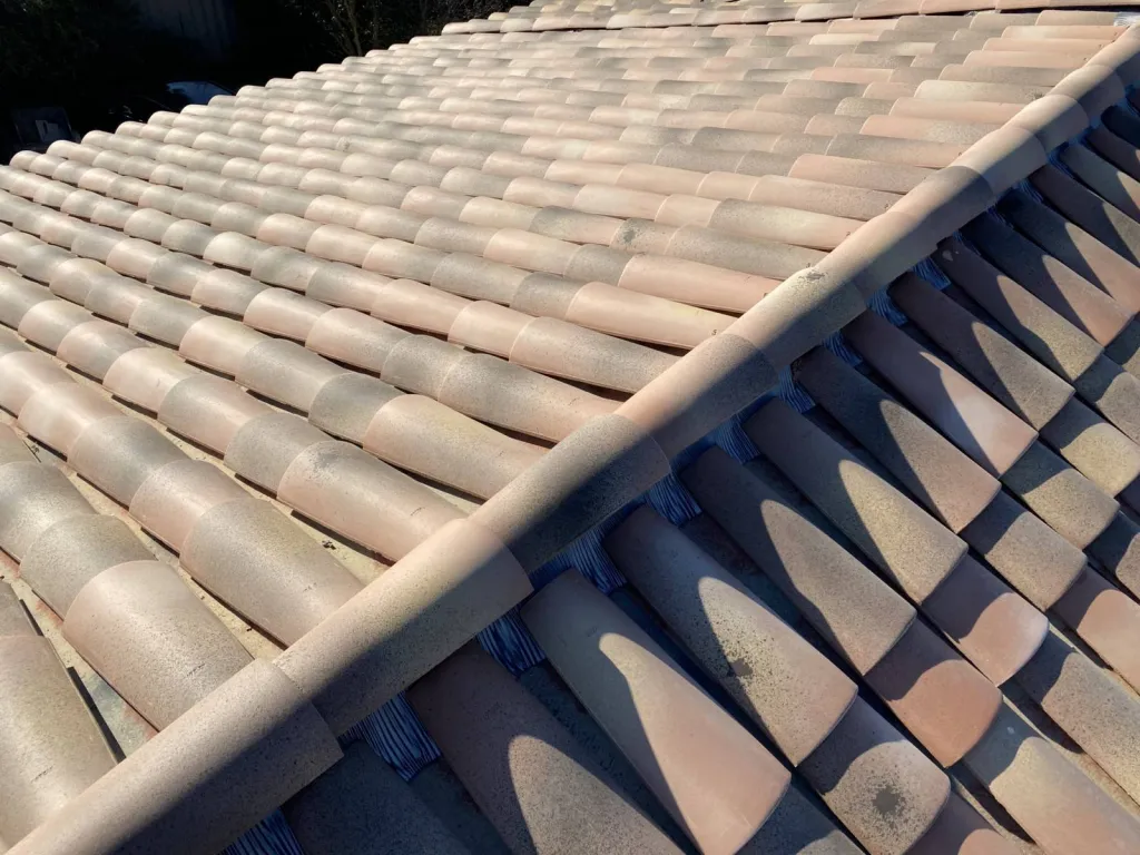 toiture pst canal fini sur Venelles