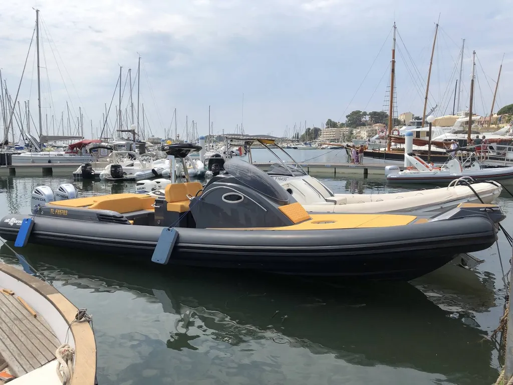 Bateau à moteur pour 15 personnes Var
