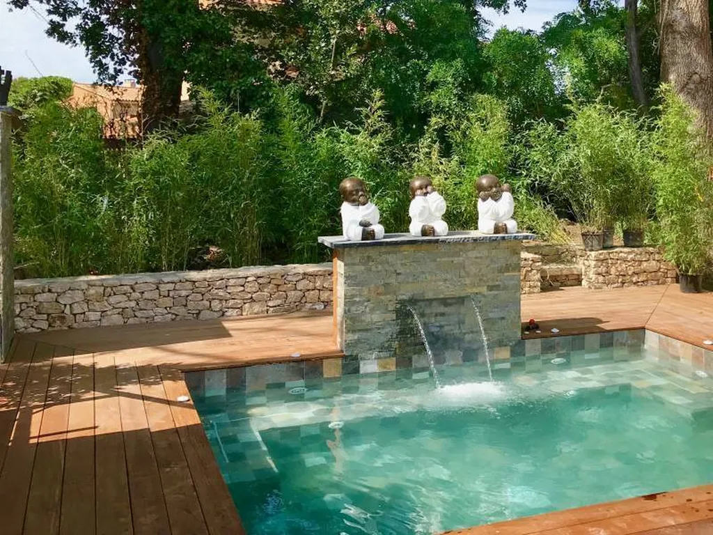 Paysagistes experts pour la création de piscines style Bali à Saint-Rémy-de-Provence, 13210, dans les Alpilles