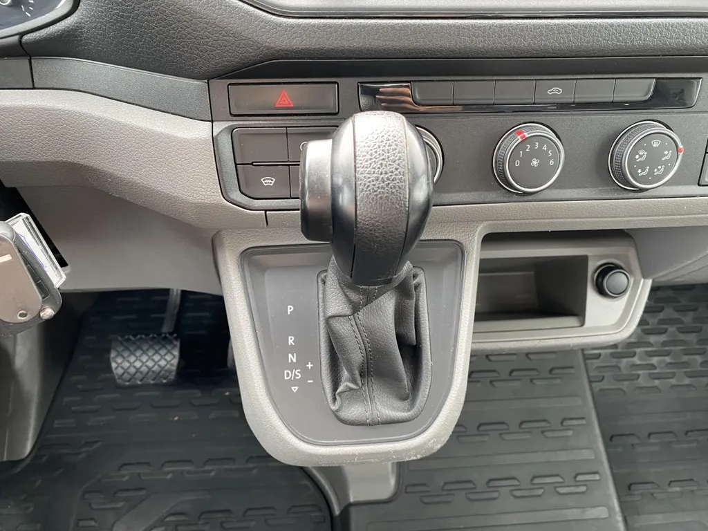 Utilitaire Volkswagen Crafter occasion à La Frénaye : châssis plateau TDI 140 chez Caudebec Automobiles près du Havre