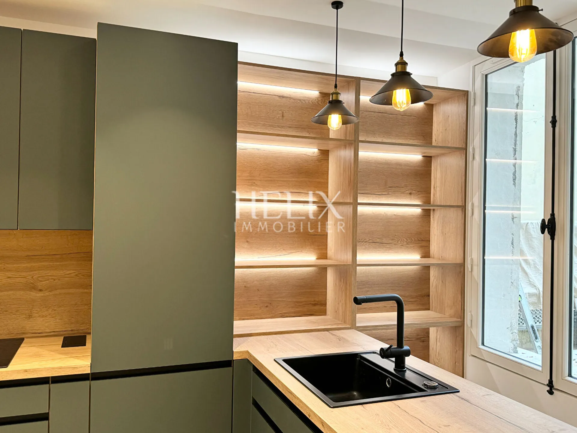 Appartement d'exception en duplex entièrement rénové par un architecte d'intérieur, beaucoup de charme situé au coeur du centre ville de Saint-Germain-en-Laye à 2 mn à pied du RER A.