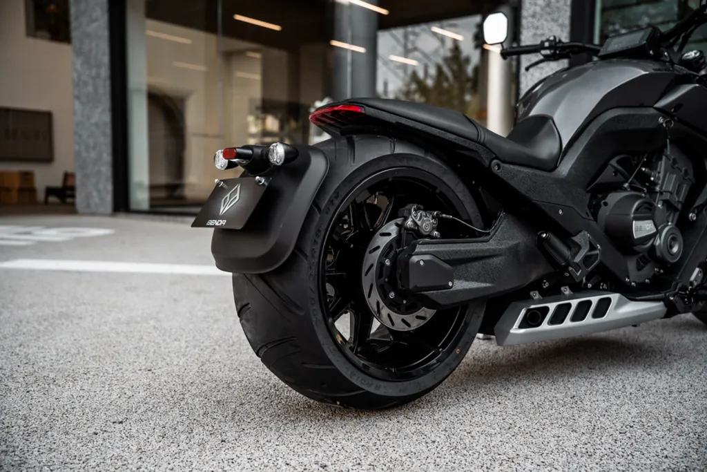 MOTO NEUVE BENDA LFC PRO 700 A LA SEYNE SUR MER